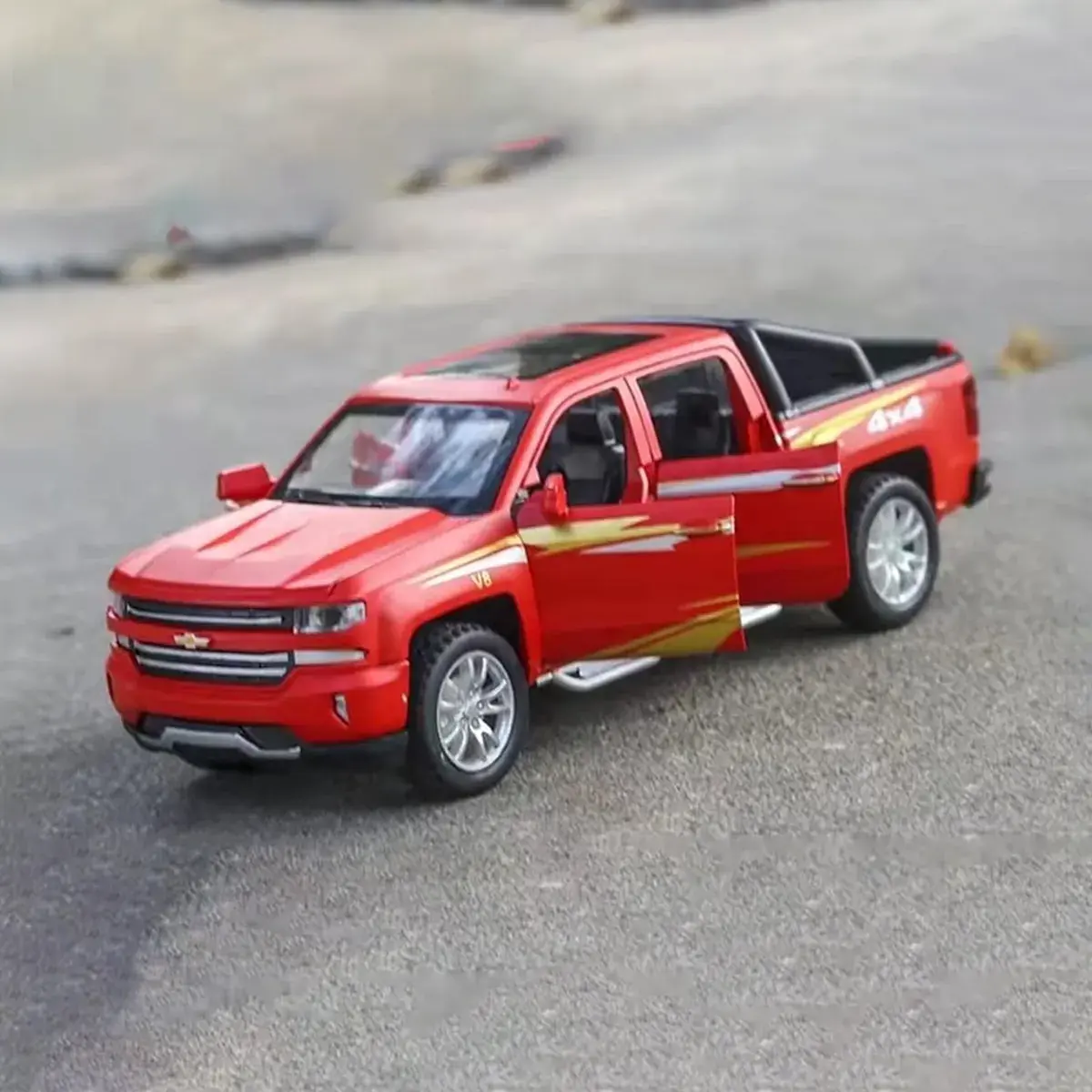 1:32 Scale Diecast Chevrolet Silverado V8-2